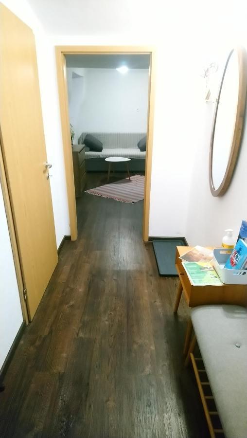 Apartment Slavija Шкофья-Лока Экстерьер фото
