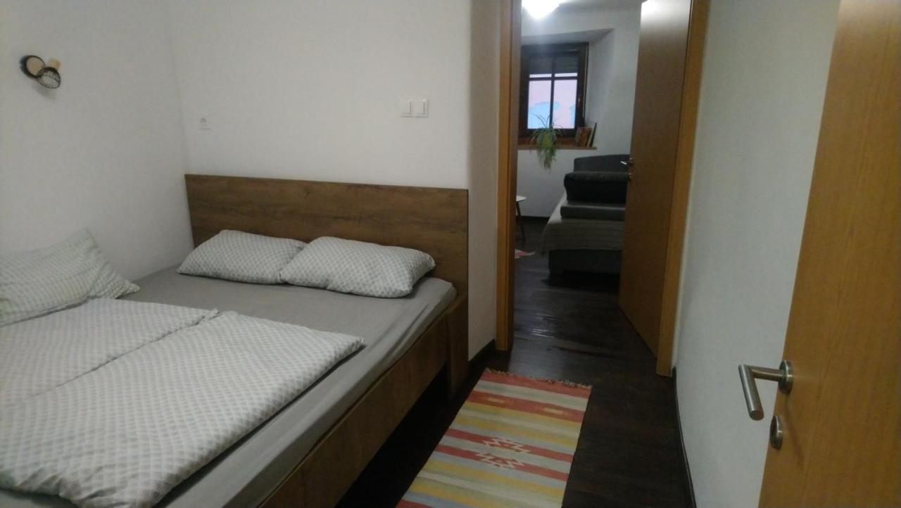 Apartment Slavija Шкофья-Лока Экстерьер фото