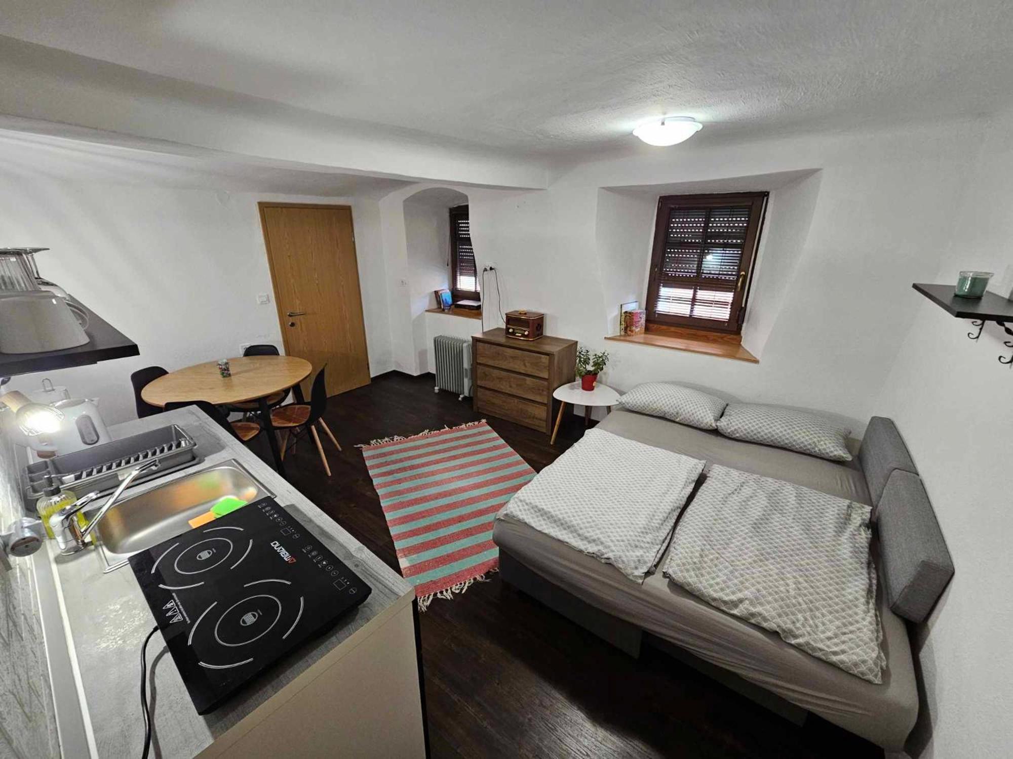 Apartment Slavija Шкофья-Лока Экстерьер фото